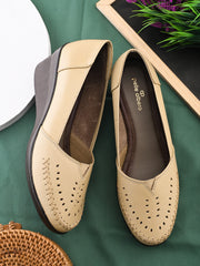 Pelle Albero Female's Cream Leather Wedge Heel Ballerina